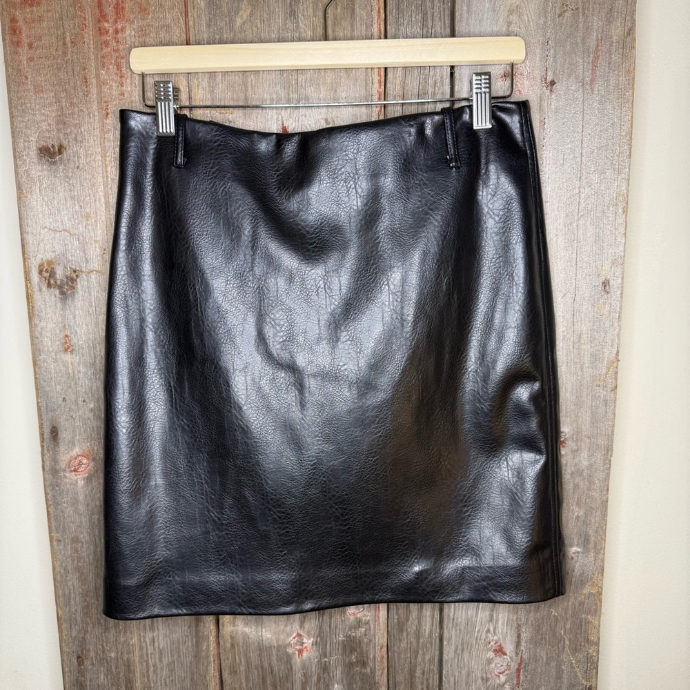 NWT Zara Classic Black Faux Leather Mini Skirt
